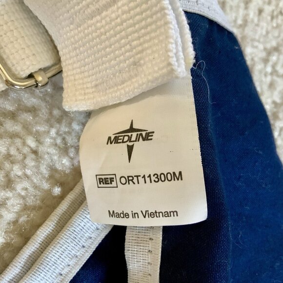 Medline Sling-Style Shoulder Immobilizer with Neck Pad Medium ORT11300M - Picture 5 of 6